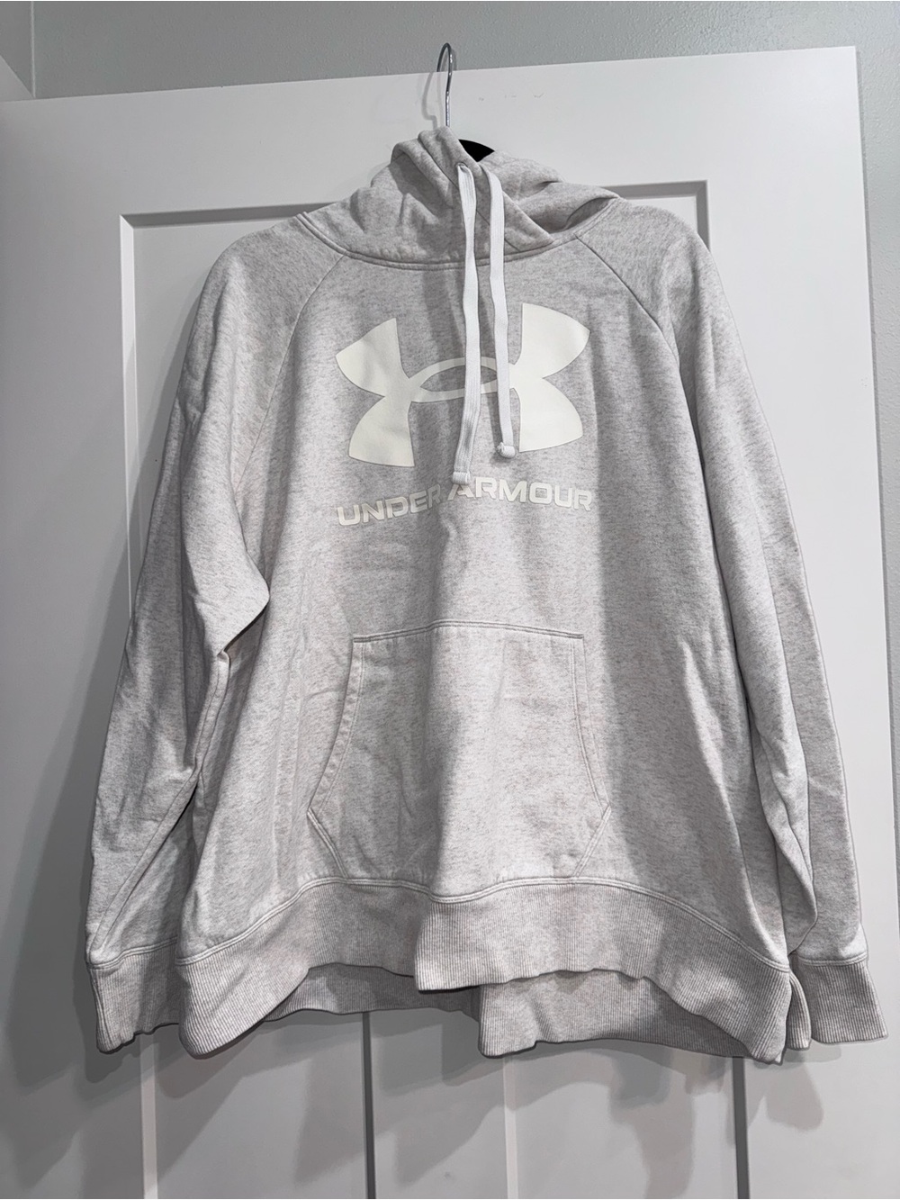 Under Armour women’s Light Gray Hoodie Sweatshirt